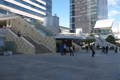 JR品川駅港南口前